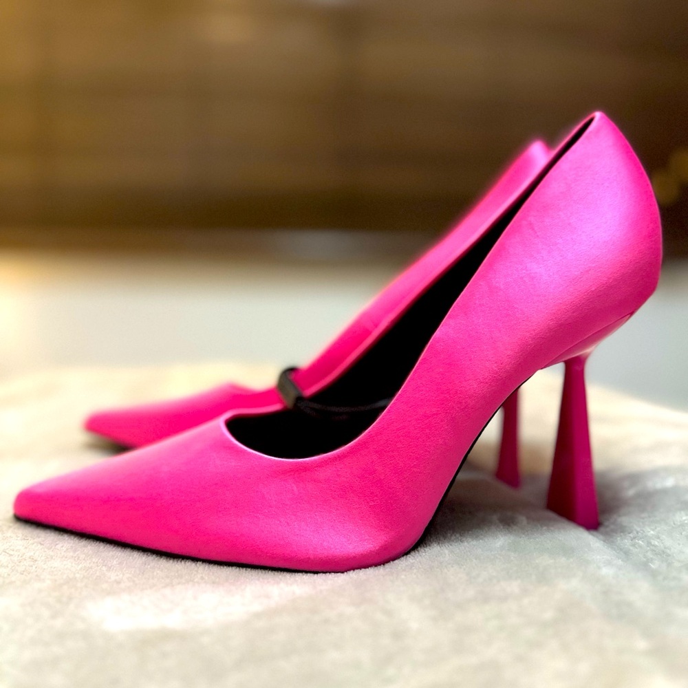🎄 ZARA Barbie pink satin pumps